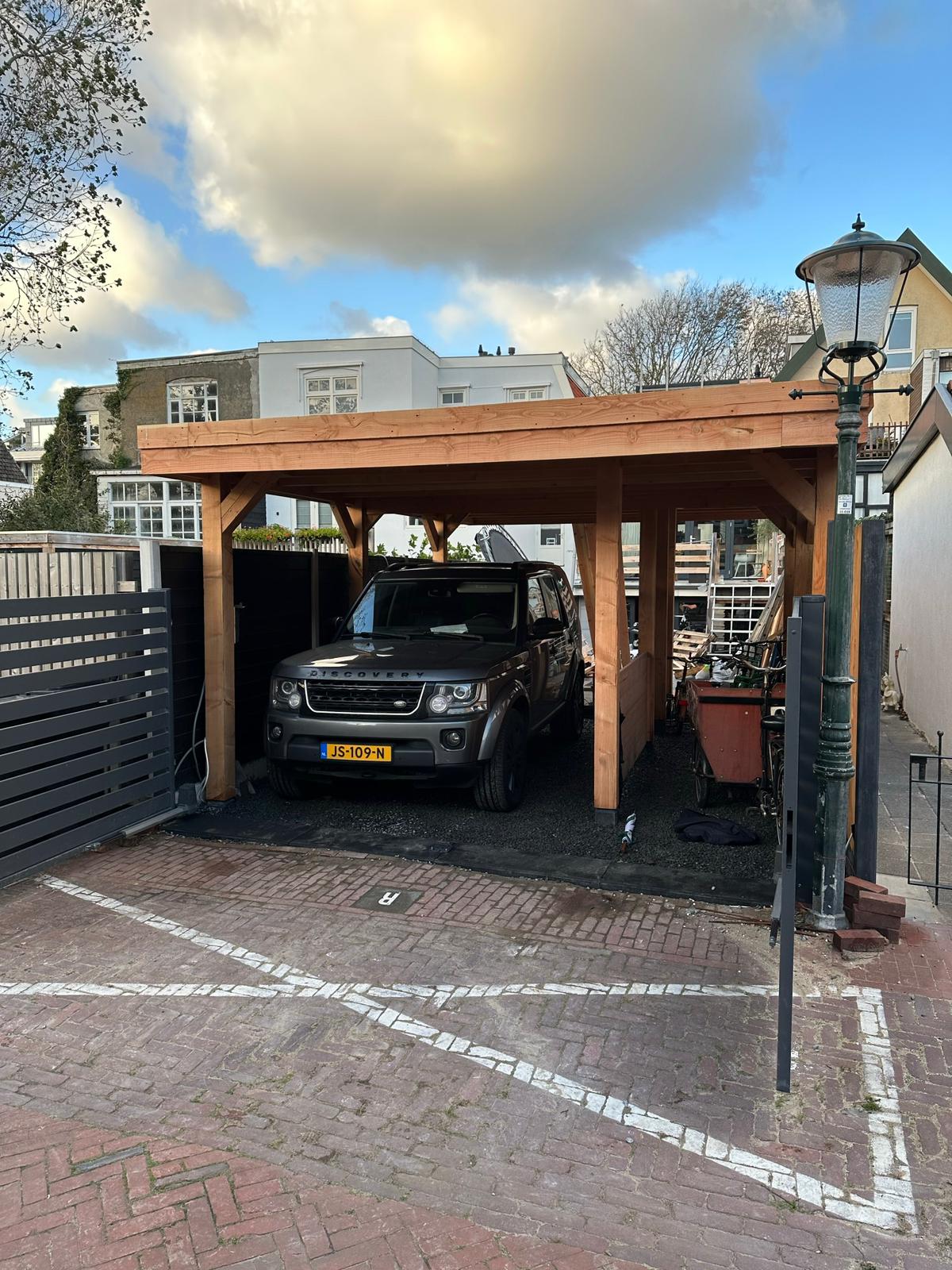 Carport met overkapping
